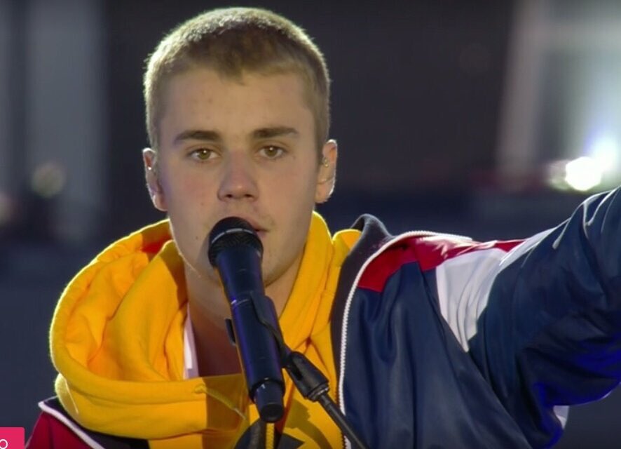 FernandaDh's tweet image. Cuando las palabras fallan, la música habla. 

#OneLoveManchester