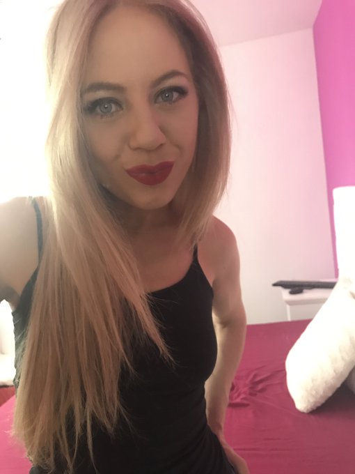 Hello guys!what is everybody doing on this wonderfull night?😍😍😍❤️❤️❤️ https://t.co/VkyfCQTCZ5<a href="/tag/live"class="tags"><span>#live</span></a><a href="/tag/mondaymotivation"class="tags"><span>#mondaymotivation</span></a><a href="/tag/cammodel"class="tags"><span>#cammodel</span></a><a href="/tag/lifeinred%20"class="tags"><span>#lifeinred </span></a>