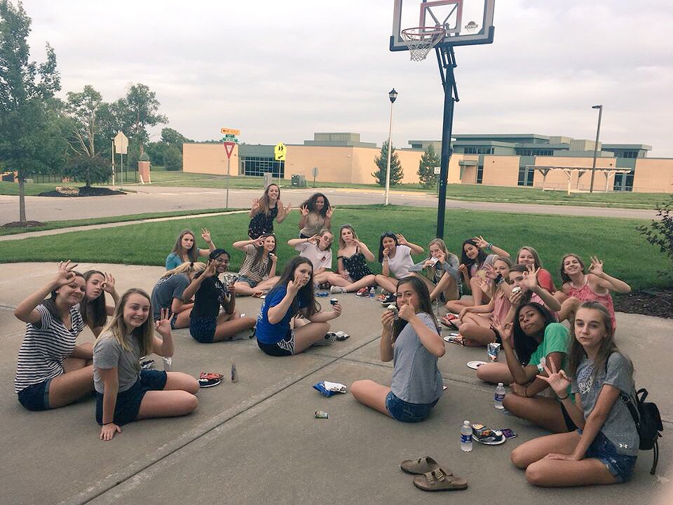 OlatheWestCheer's tweet photo. #ODub https://t.co/CscUfLRdAZ