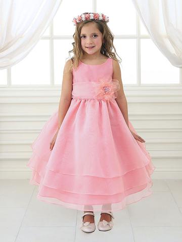 Flexsuits's tweet photo. Mini Bride, Isn't she? Tag your mini bride!! 👯👗👗👗 #flowergirl #minibride
#flowergirldresses #flowergirldress 
https://t.co/81U90EJYgv https://t.co/owGj32r0xf