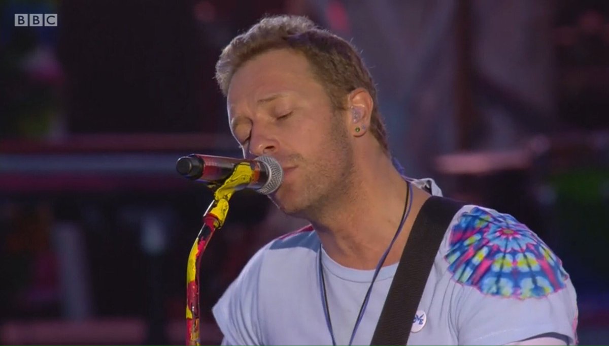 steve_sps's tweet photo. #Coldplay performing at the #OneLoveManchester concert tonight.

Proud to be British, music will prevail and Fix You..

#WeStandTogether https://t.co/H60l0xUFAe