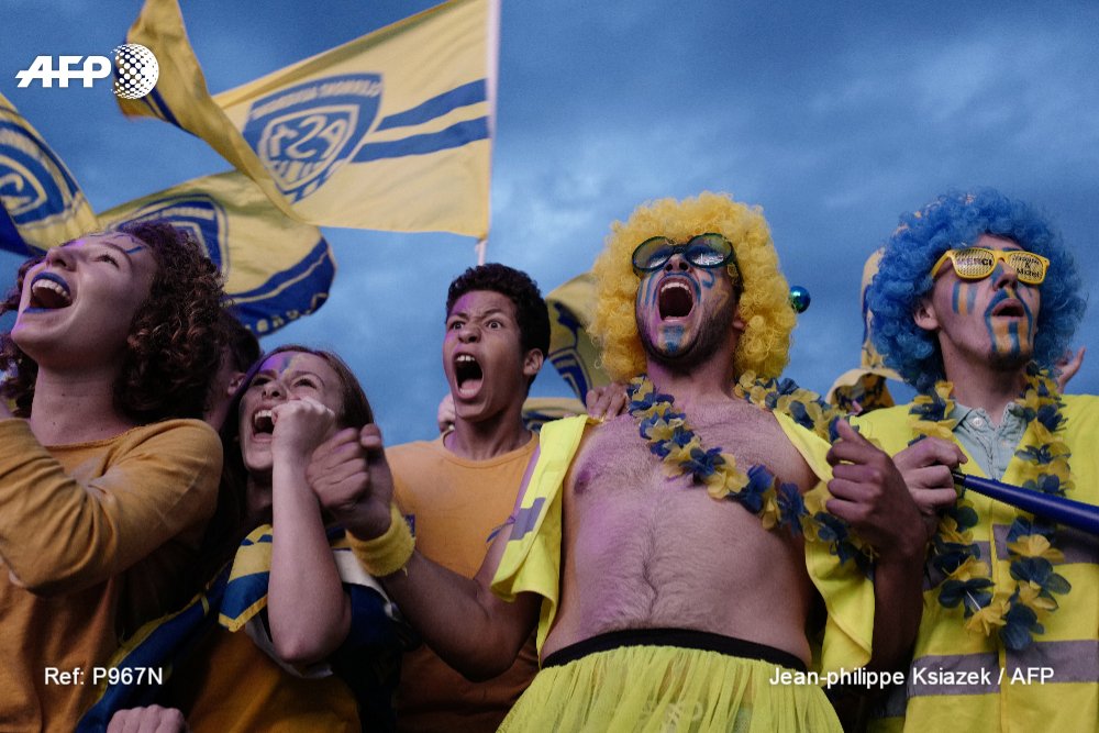 afpfr's tweet photo. Clermont s'offre un deuxième titre de champion de France de rugby en venant à bout de Toulon 22-16 en finale du Top 14 #AFP https://t.co/rwSf6gJfhJ