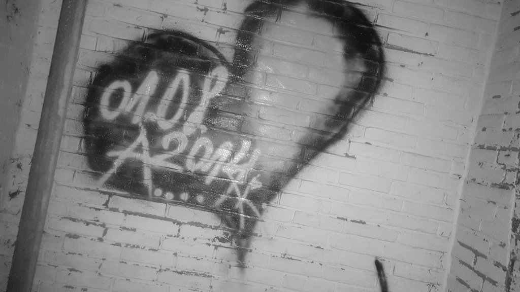 Ir rētas kas nesadzīs
Atmiņas kuras neizudīs
Un jūtas kuras nepāries!!!
Bet arī pāri nodarīto nekad neaizmirsīs.