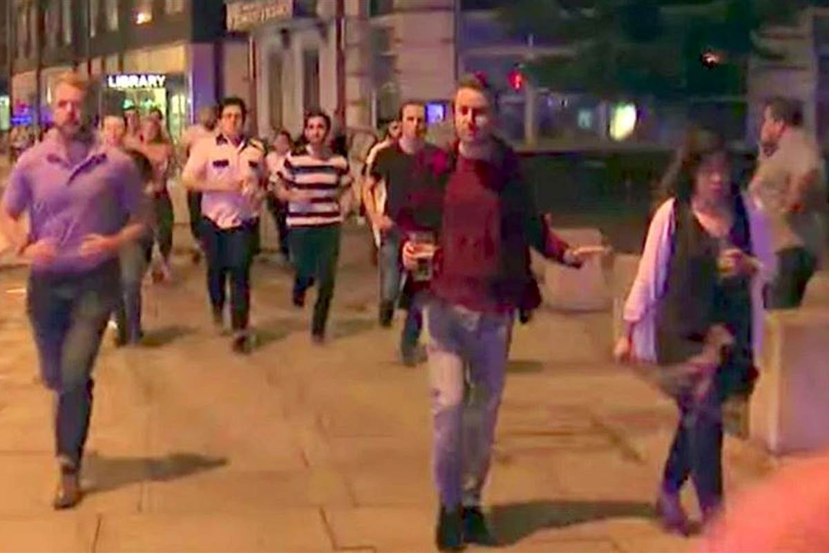 NBCNews's tweet photo. Man fleeing London terror attack while holding beer is hailed as an unlikely hero https://t.co/RJxz8an8oD https://t.co/XBDNFEV1WH