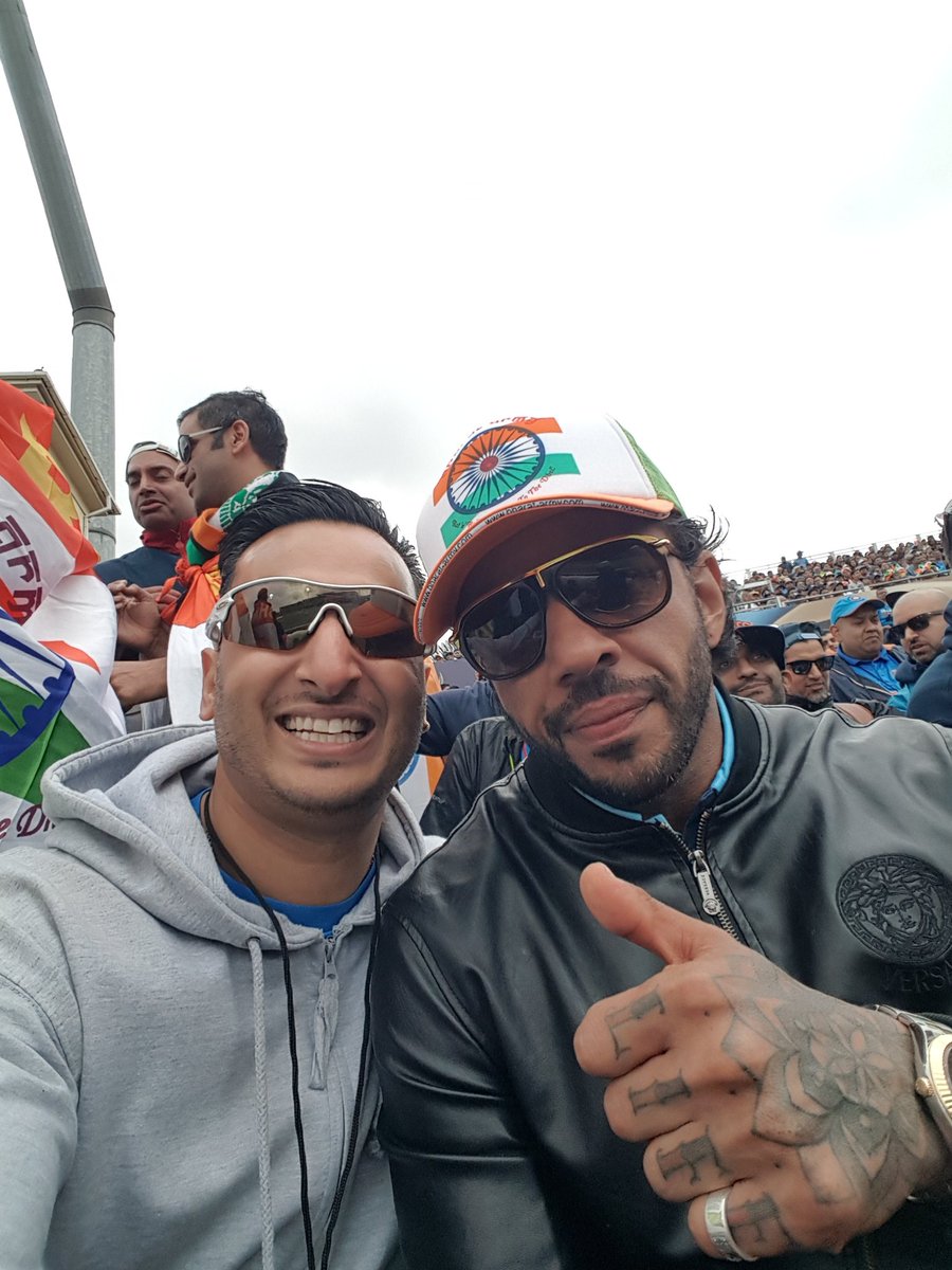 the_jazee's tweet photo. Bare Love for My Boy @JuggyD at #edgbastoncricketground  #India. The best day at the #INDvPAK Game #AnotherICCWin  #WinNumber6  #CT17 https://t.co/7JnTWwYSUO