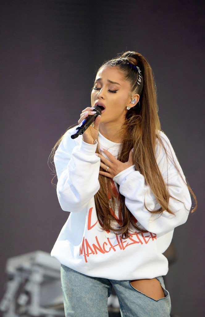 skybizzlejbboy's tweet photo. El amor siempre vence #OneLoveManchester https://t.co/isnGZwmMod