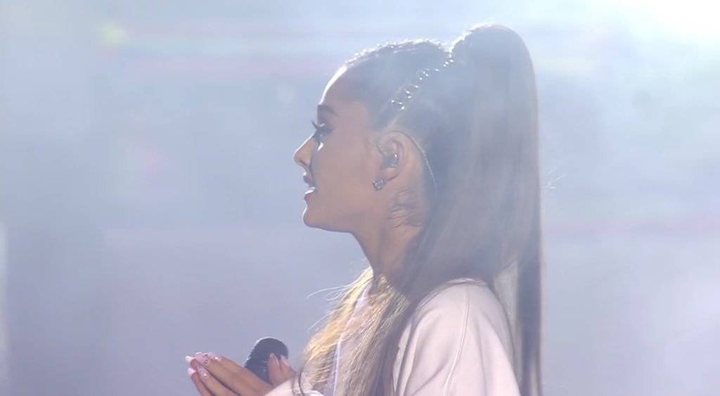 xtiianlo's tweet image. LA AMO MUCHO ❤️😭 #OneLoveManchester