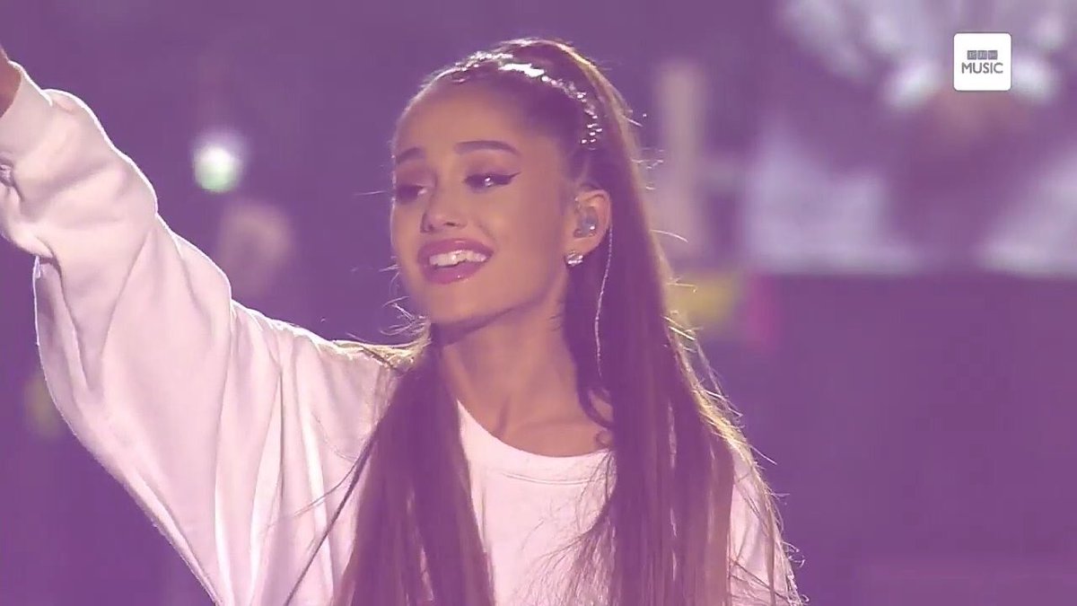 xtiianlo's tweet image. LA AMO MUCHO ❤️😭 #OneLoveManchester