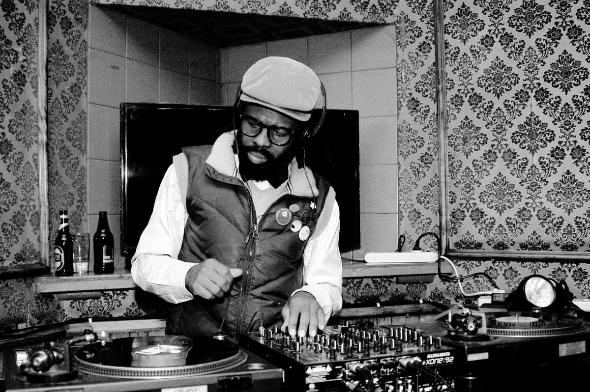zaaibooconcepts's tweet photo. #05June2017 #MondayVibes #VintageVinylRecordsClub @BarKitcheners @partyfind @Where2PartyJhb @tilldawnZA @Party42nite https://t.co/E0dwbEsOqw