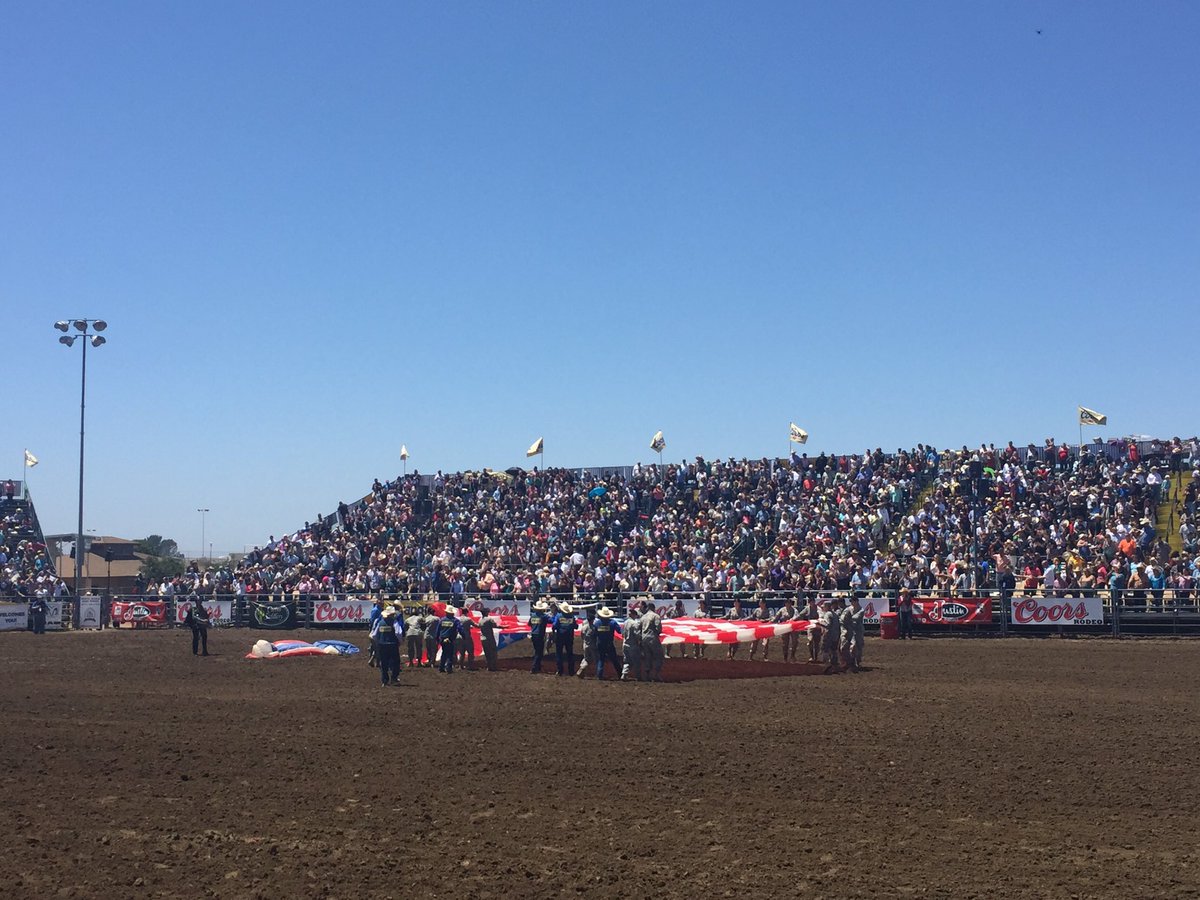 Thank you to all the service men and women who protect this country! 🇺🇸 #ElksRodeo