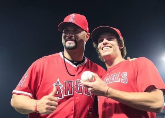 scotty_steffel's tweet photo. @ChrisRose @KMillar15 When you catch #AlbertPujols #600 homerun and do every interview except for @IntentionalTalk #GoHalos #CatchingHistory https://t.co/RFqBcPOmvD