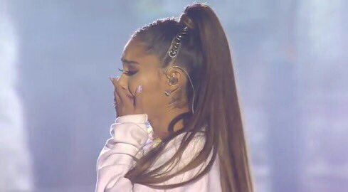 ghostinedy's tweet photo. Ariana chi ha visto tutto questo stasera si è concentrato su di te hanno scoperto chi sei e perché sei qui.
Immensa #OneLoveManchester https://t.co/0KPg1dlNDM