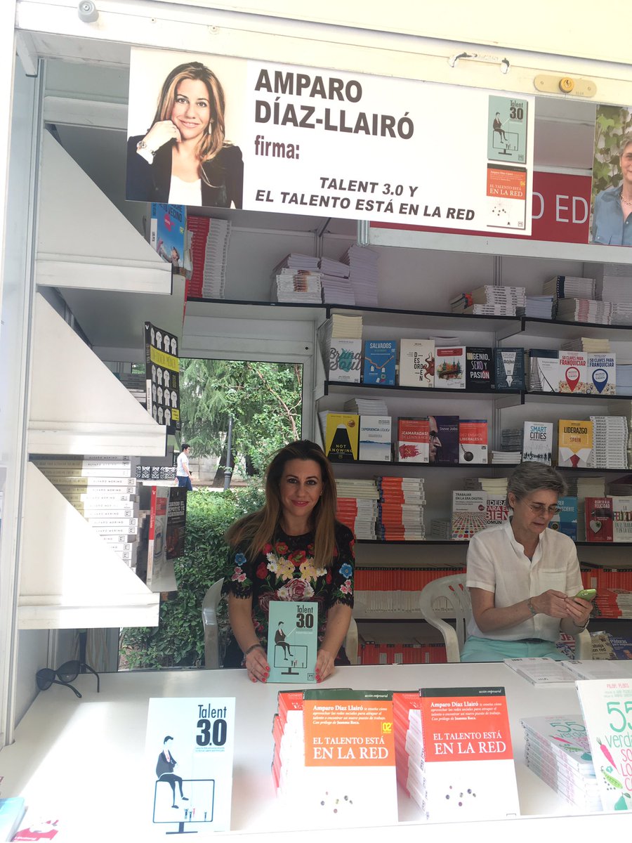 amparodiazll's tweet photo. Un placer estar cada año en la #FML17 firmando mis libros @booktalent30 y #eltalentoestaenlared @lideditorial @lidpublishing https://t.co/jG6pXtM3oc
