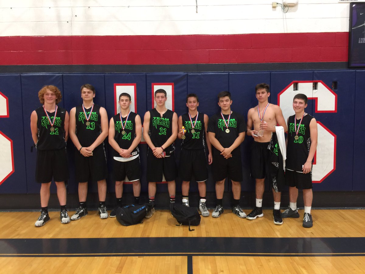 TeamSplash_2018's tweet photo. #duckRoger #GetchaMerch great season from the boys finishing 29-5 with 6 championships from 8 tournaments https://t.co/EKgBWgZxwB