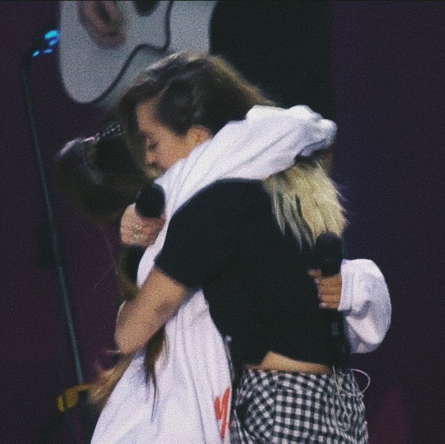 ietarianaiive's tweet photo. Invented friendship &amp; being friends https://t.co/QDTtAhc3JD