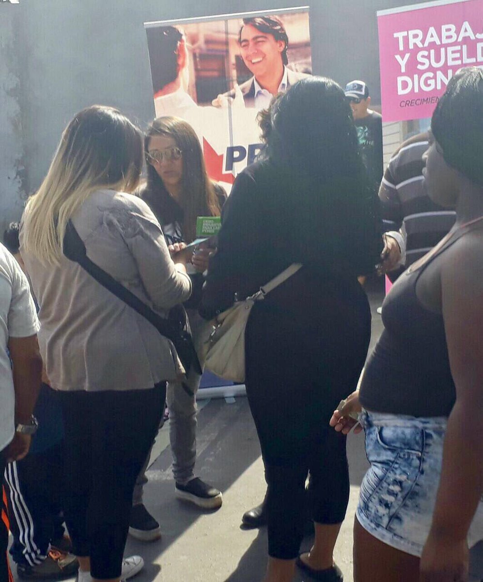 Pro_Antofagasta's tweet photo. @janettguerra Candidata a diputada por la II Región difundiendo PROgrama de gobierno #presidenteMarco @mariseka https://t.co/E5ZleBZiwC