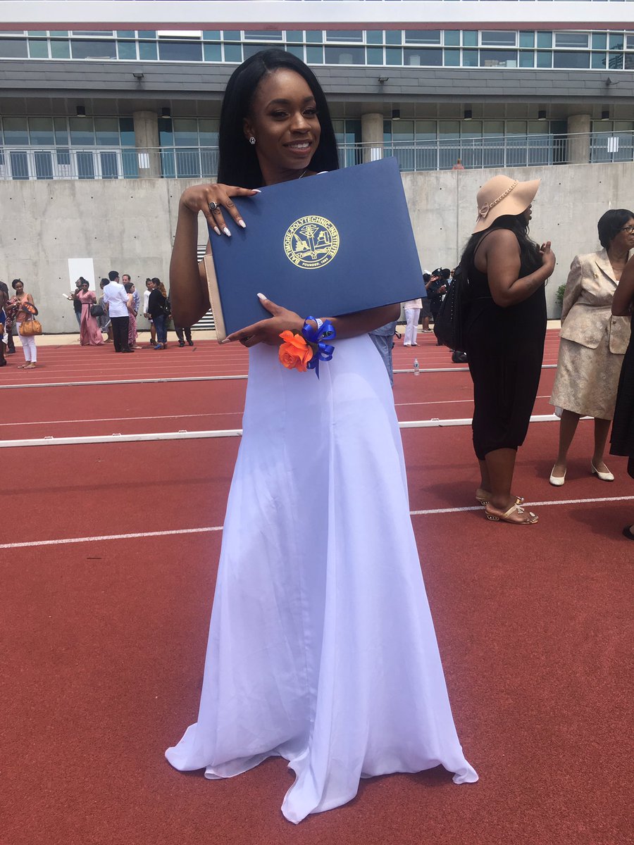 astoldbyivii's tweet image. Ring, ring, let freedom ring 🔔 Proud to be a Poly Alumna 🔶🔷 #PolyAlumni #GRADUATIONDAY #twodiplomas