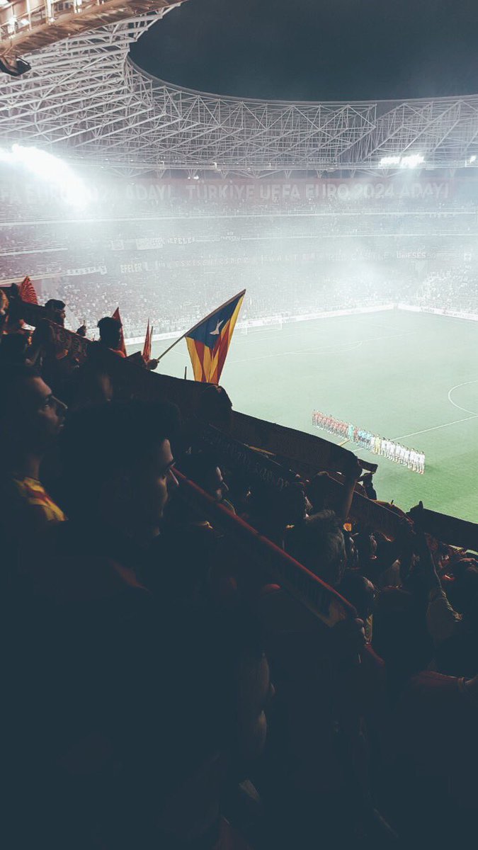 tribundergi's tweet photo. #PlayOffFinali2017'de penaltılarda Eskişehirspor'u 3-2 mağlup eden Göztepe, Süper Lig'e yükseldi. https://t.co/ytasGEeMfC