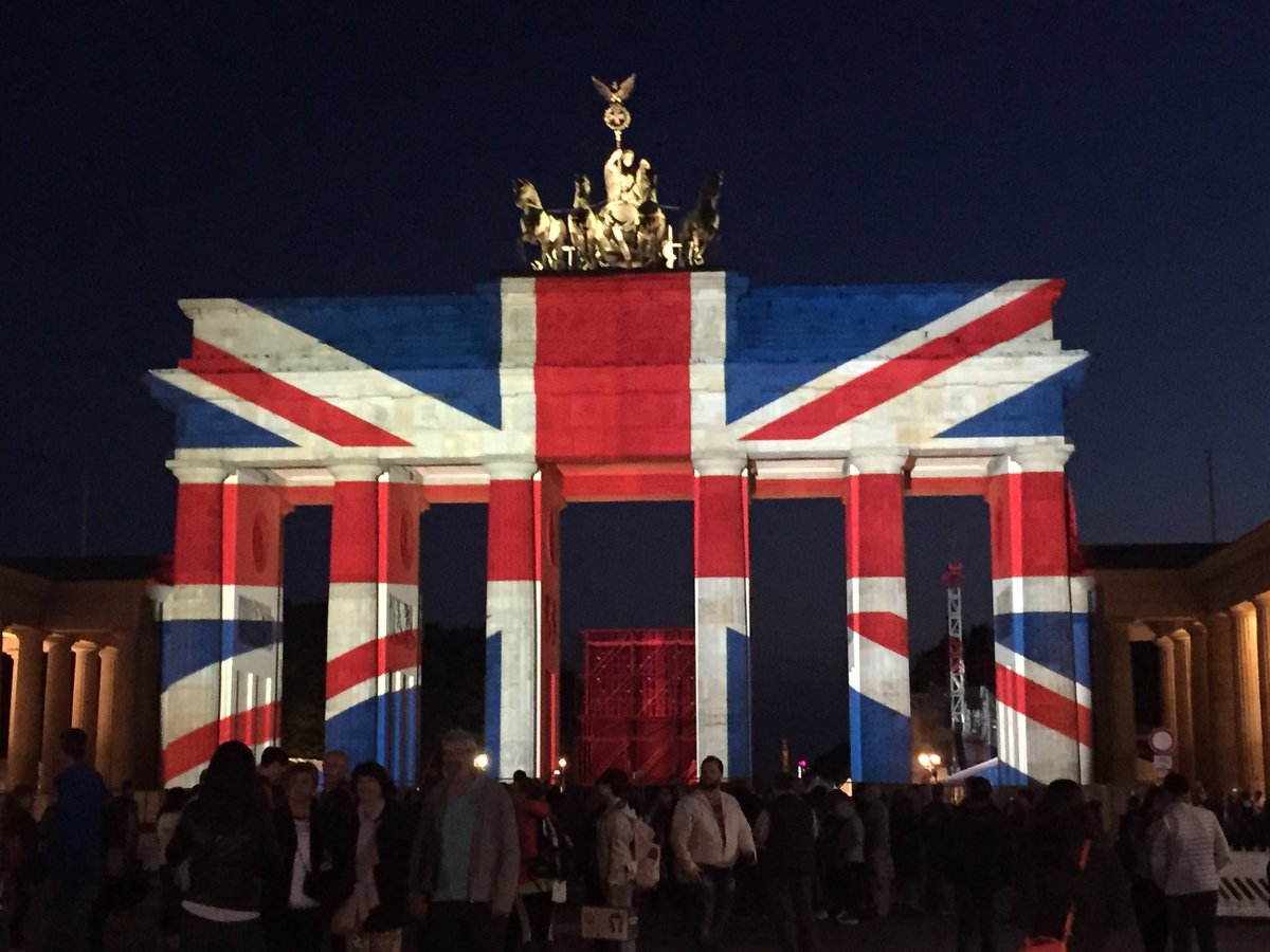 sandyweicher's tweet photo. Came back from dinner to our hotel which is right next to the Brandenburg gate -powerful to see the solidarity in Europe. https://t.co/HlJ7iTnX85