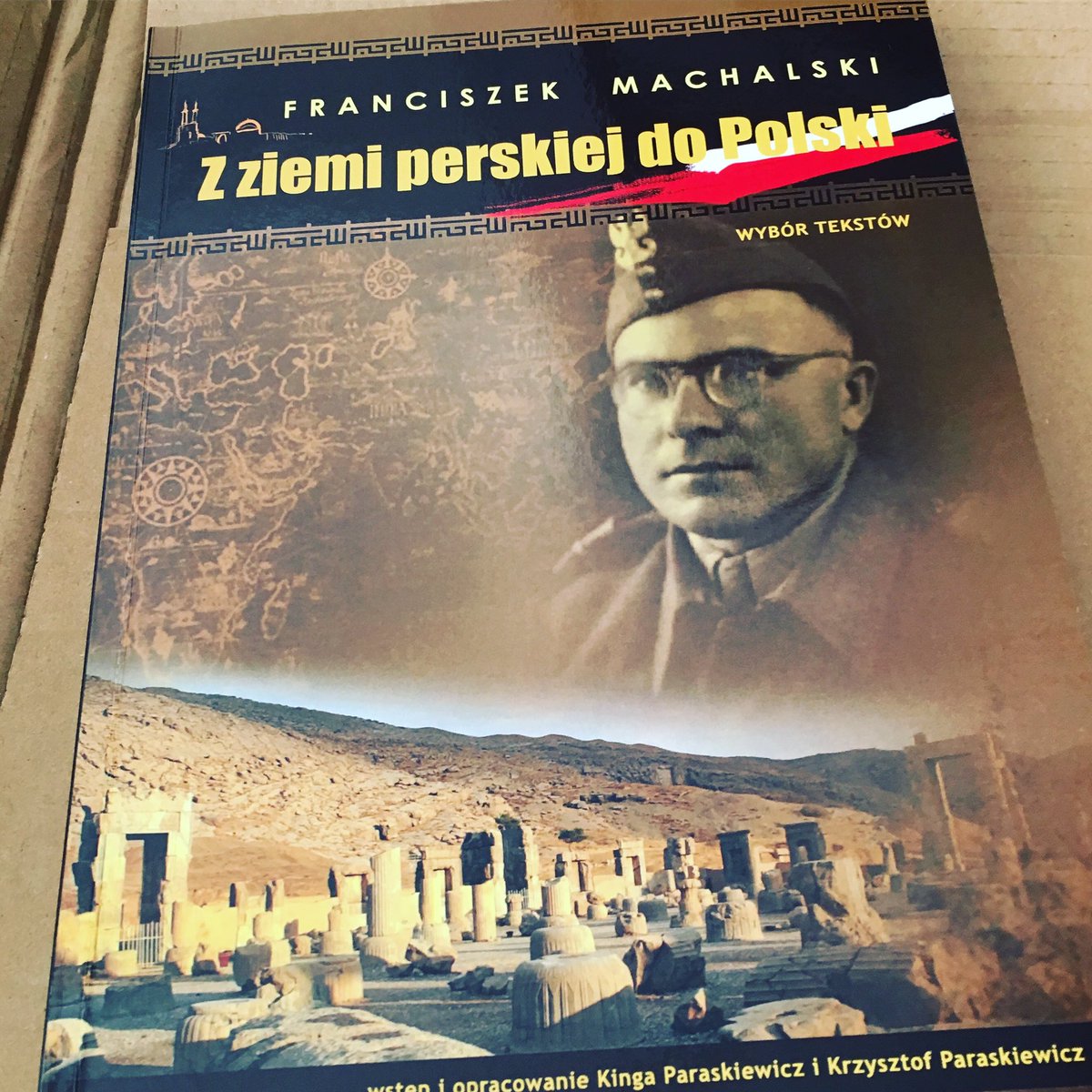 javah2012's tweet photo. Czytanie w trakcie. Ciekawa lektura! #iranPL #iran #polacy #uchodźcy #persia #persja #polandiran #iranpoland https://t.co/fwfYtgpzjI