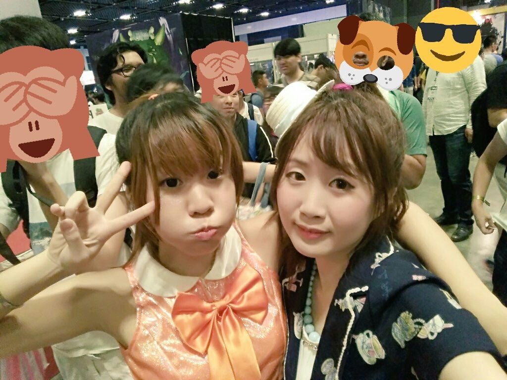 xhikariririn's tweet photo. .@SCOfficial_Flo HAPPYBIRTHDAY FLOOO SORRY I'M LATE 😭 #throwback to our first (and only🙁) picture together at #AFA2016 ♡ See you soon~! https://t.co/UoCN96NqZc