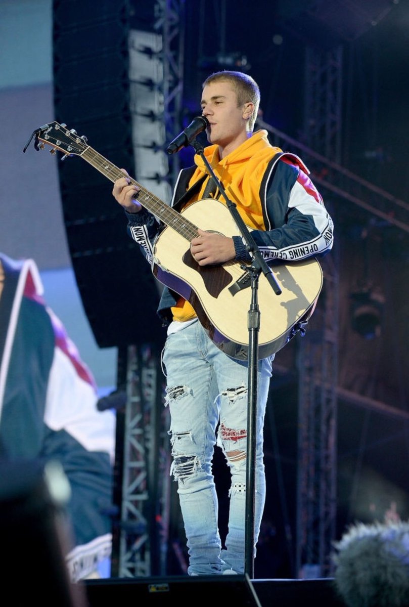 ariana_japan's tweet image. アリアナによる#OneLoveManchester 慈善ライブは無事に終了いたしました。YouTubeでの視聴者数は約75万に達し、会場の観客のみならず世界中が注目したものになりました。その勇気ある行動を起こして立ち上がってくれたアリアナ、本当にありがとう。