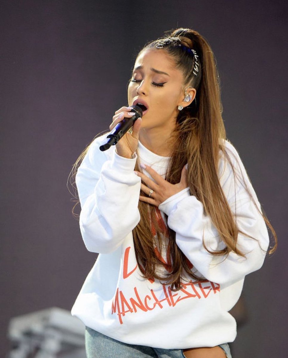 ariana_japan's tweet image. アリアナによる#OneLoveManchester 慈善ライブは無事に終了いたしました。YouTubeでの視聴者数は約75万に達し、会場の観客のみならず世界中が注目したものになりました。その勇気ある行動を起こして立ち上がってくれたアリアナ、本当にありがとう。