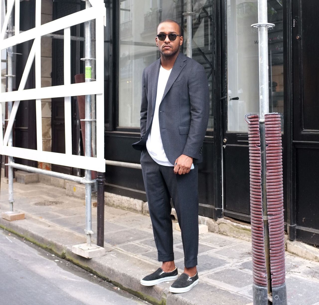 Twitter 上的 Otokomae 男前研究所 スリッポン コーデ特集 スリッポンスニーカーといえば 気温の上がってきた春夏 は特に注目を集めるアイテムだ 今回は スリッポンスニーカーにフォーカスして着こなし Amp アイテムを紹介 T Co Gs2lxyuk9i スリッポン