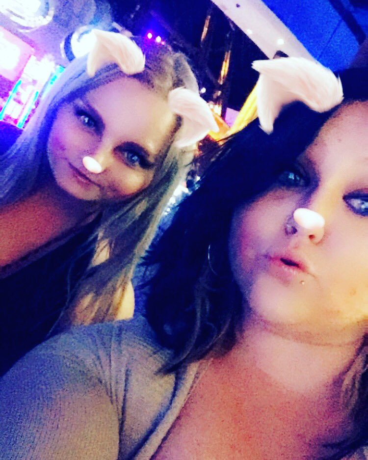 mcwik92's tweet image. Casino night with my babes #bestiesforlife