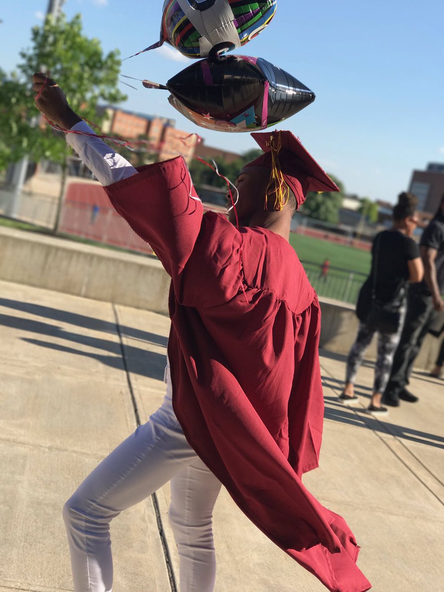 Quan1254's tweet photo. Who graduated high school with a diploma?BAD BITCH‼️😘✨ #Graduation2k17 https://t.co/GT76Om6PJY