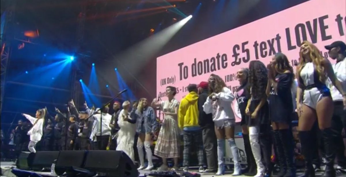 OneLoveManchstr's tweet photo. solidarity #OneLoveManchester https://t.co/oIIkL6dM24