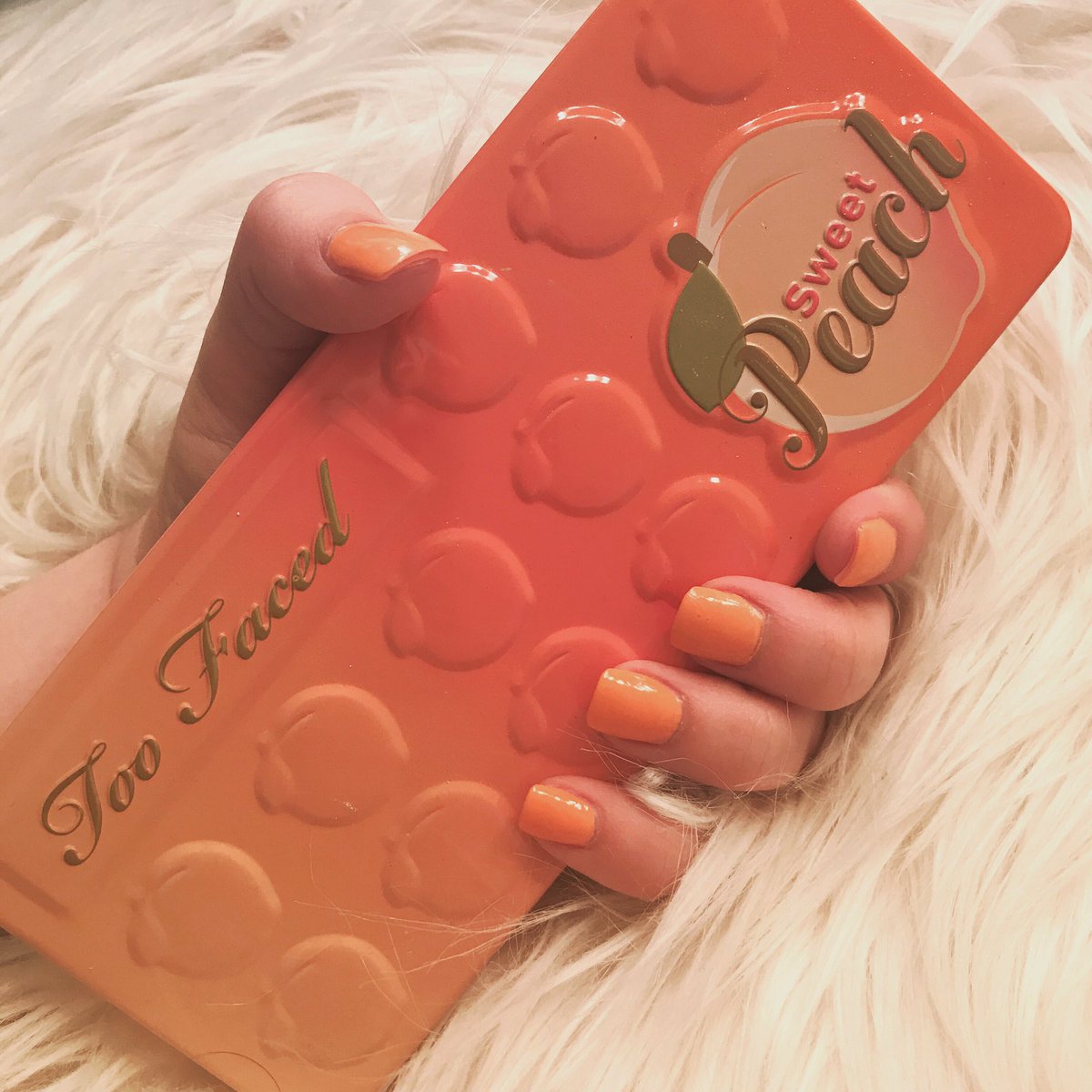 KendallF1003's tweet photo. When's palette inspires a mani π€·π»ββοΈ @TooFaced #sweetpeachpalette @OPI_PRODUCTS #crawfishinforacompliment https://t.co/JABaVWVjwd
