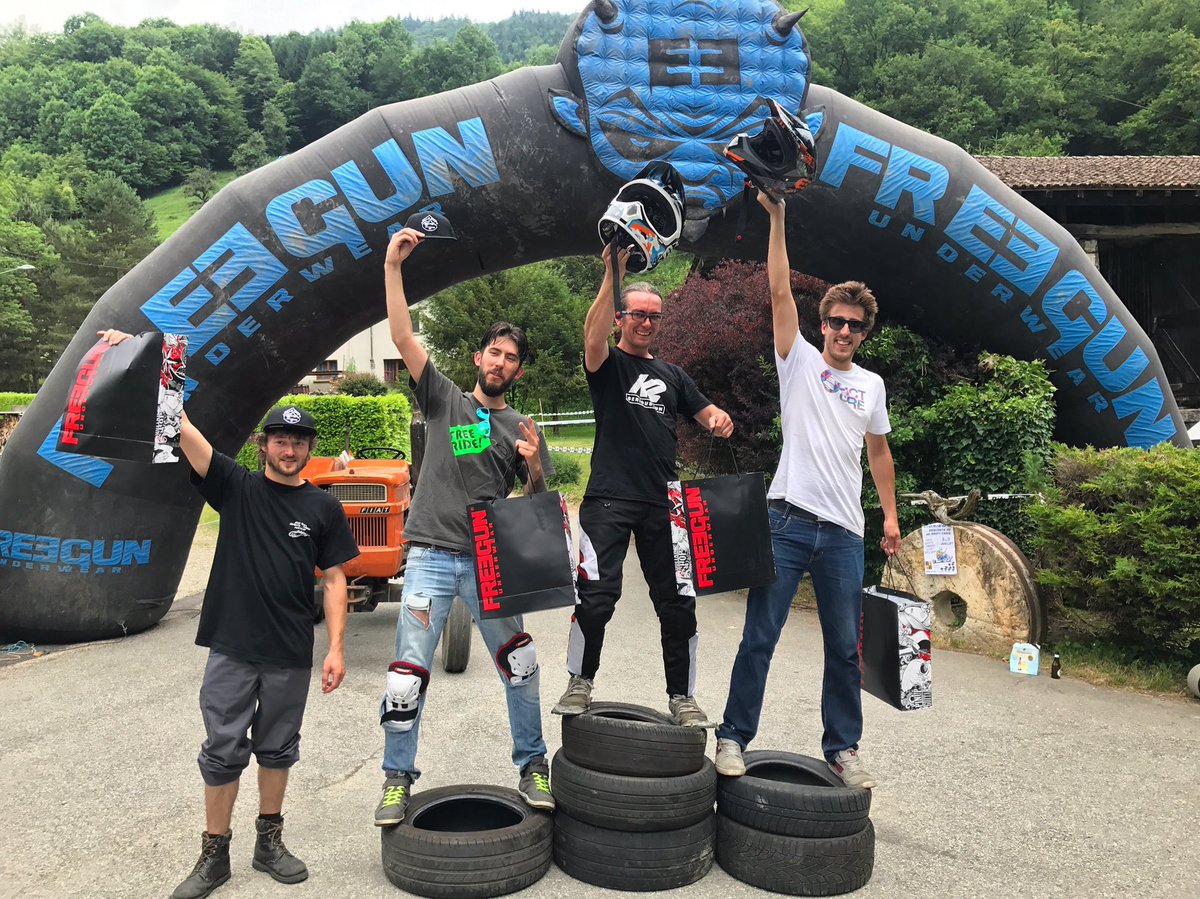 Ultim8Family's tweet photo. #freeguntrikerace ! Le #podium de la 1ere journée ! #drifttrike #drift #trike #slide #fun #friends @Freegun @ModernRide #helmet https://t.co/MEpY7rpJfA