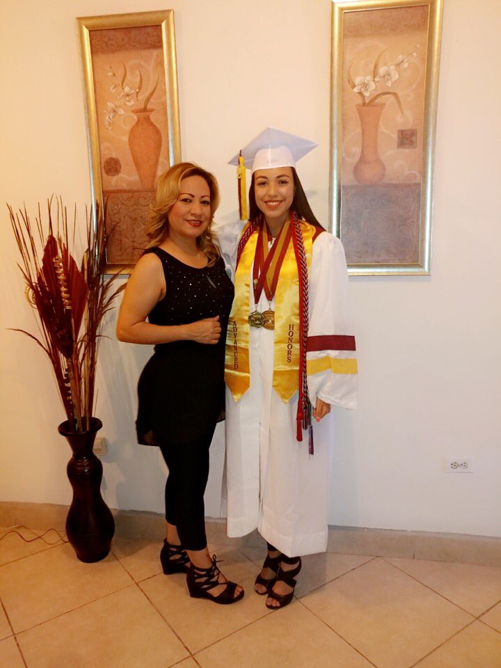 yaa_ritz's tweet photo. My mom got deported a few years ago&amp; thanks to that she will never be able to attend my Graduation.So I went to Mexico&amp;took pictures w/ her💕 https://t.co/5coLSmfw57