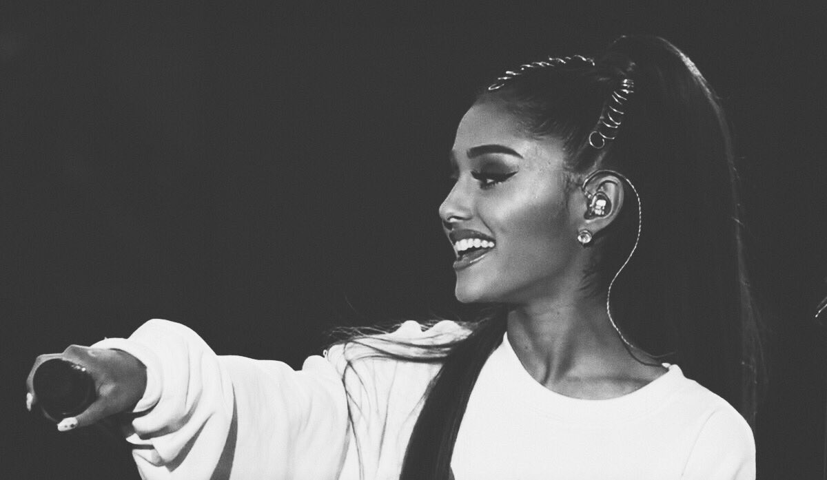itsvaleriaagc's tweet photo. Love will always win because love is stronger than anything, Spread love always #OneLoveManchester https://t.co/dTS5VYbldd