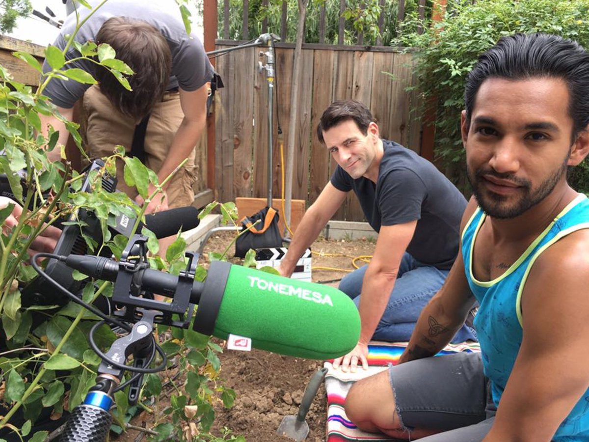 sayyesthemovie's tweet photo. .@bluecollaractor gardening with #MattPascua #bts at Say Yes. Please give to our production! #BiVisibility #setlife
https://t.co/zrZv18Rr7N https://t.co/0J2ehFtWT3