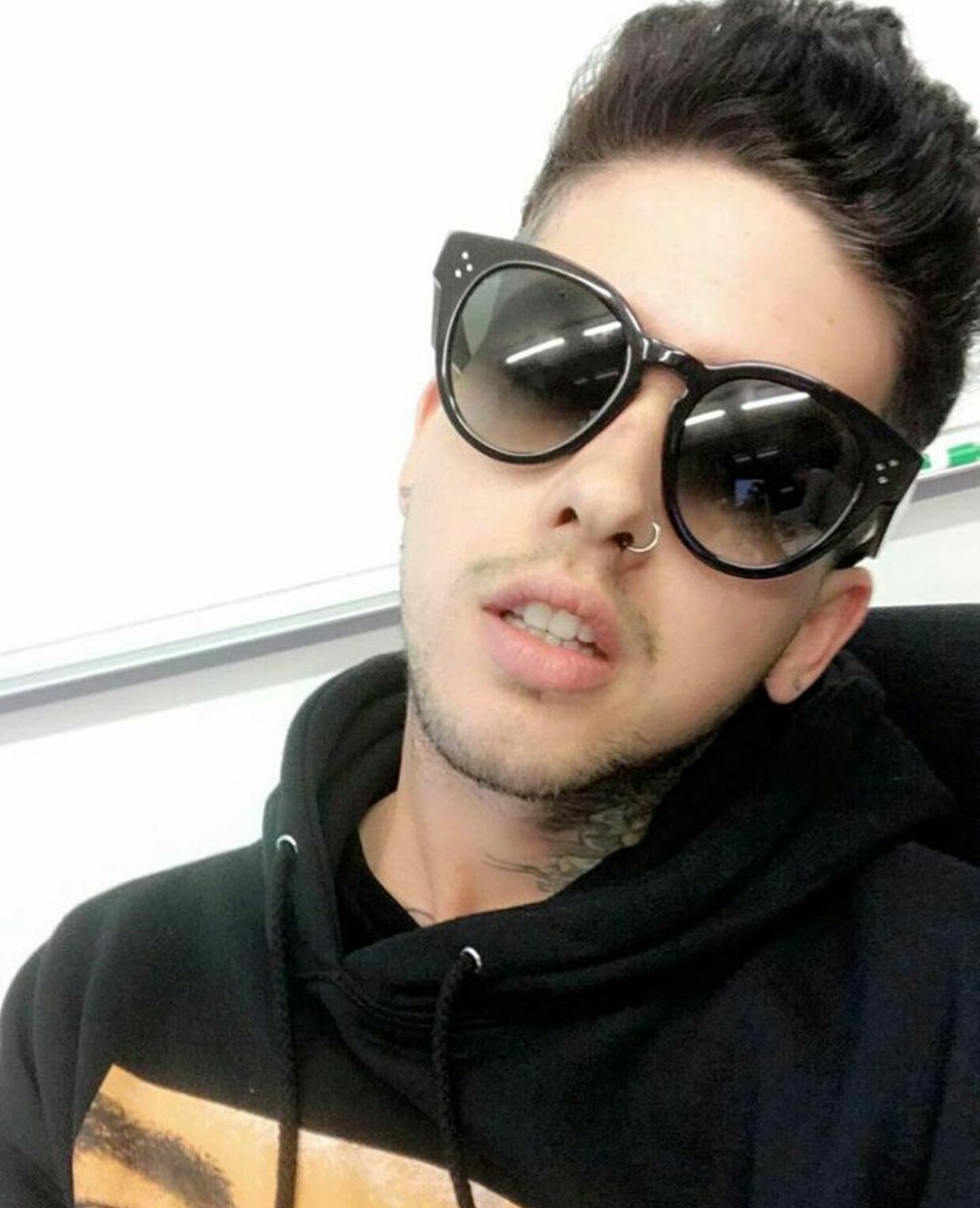 Does this even go with #SeductiveSunday? Oh well. 👅