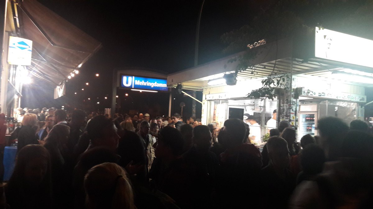 TspLeute's tweet photo. #KarnevalDerKulturen macht hungrig. #KDK17 #Kreuzberg https://t.co/ARYyD9ZXce
