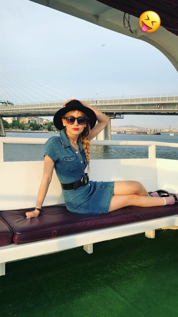 elifkes80's tweet photo. @kurretulayn 😘
Prensese @Omax_TR den harika hediyeler ne çok yakışacak💫O saatler mutlulukla Aksın inşaAllah😗Güle güle kullan💕
#omaxturkiye ✌ https://t.co/yKnE57m2Z7