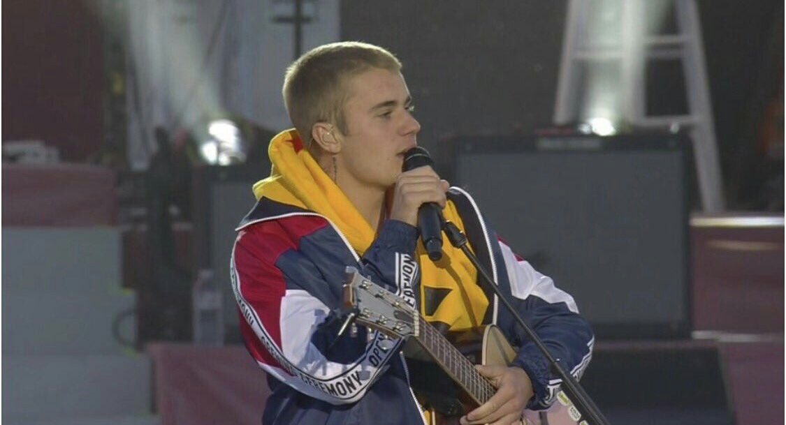 IncorrectasCom's tweet photo. Imposible no emocionarse con el concierto #OneLoveManchester en respuesta a aquellos que intentan arruinar nuestro mundo con su intolerancia https://t.co/Sju8IVjOkP