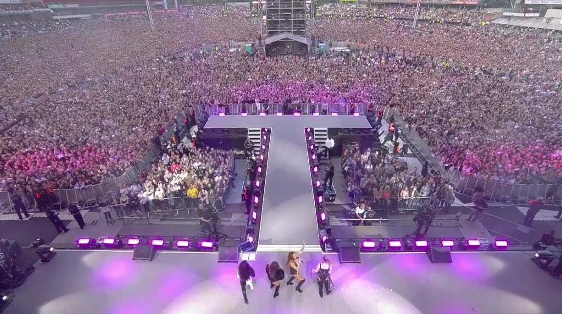 IncorrectasCom's tweet photo. Imposible no emocionarse con el concierto #OneLoveManchester en respuesta a aquellos que intentan arruinar nuestro mundo con su intolerancia https://t.co/Sju8IVjOkP