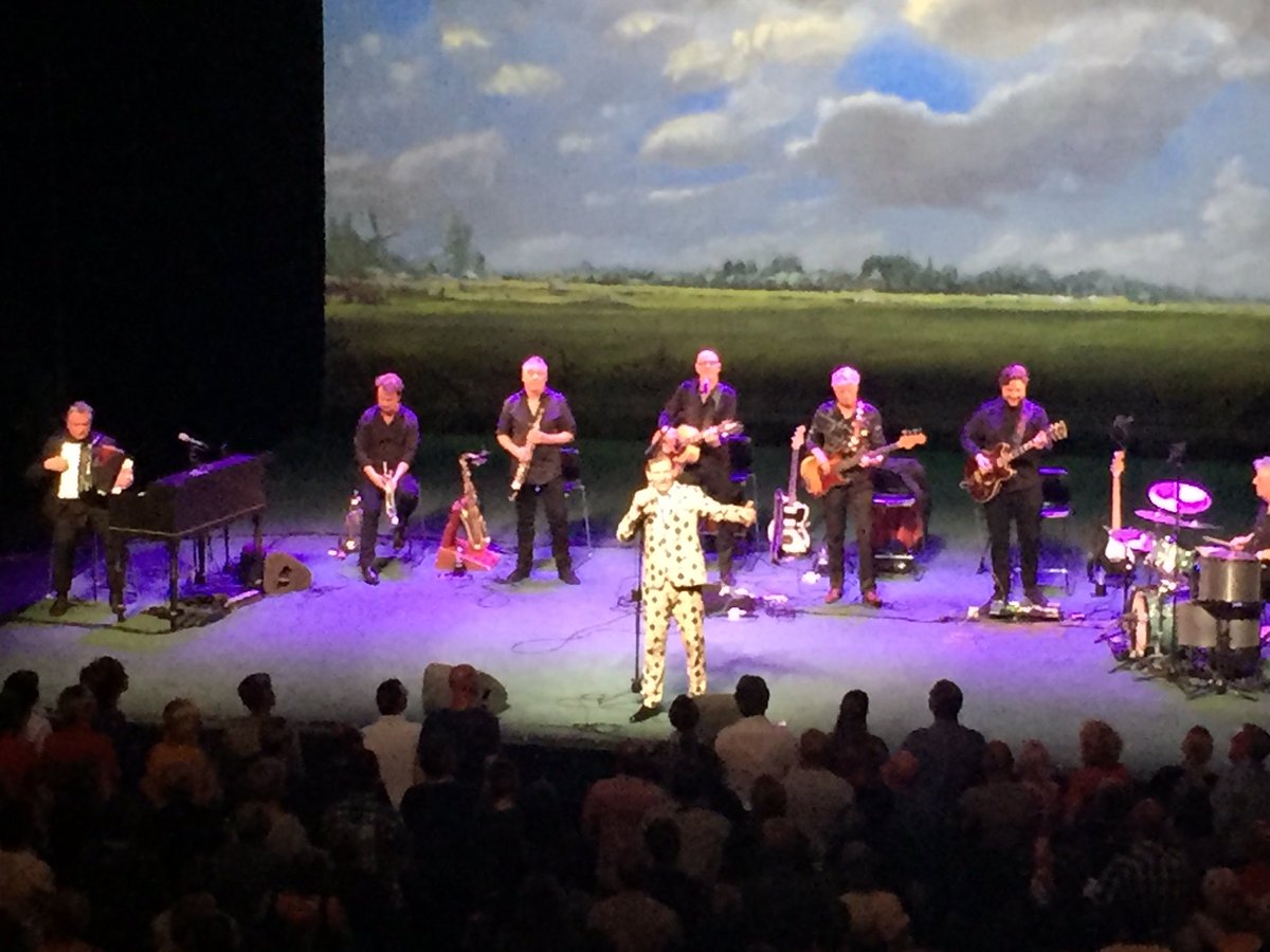 RoaltHulleman's tweet photo. Fantastische avond @theatercarre #dedijk #huubiseenheld https://t.co/HTvkFxevEk