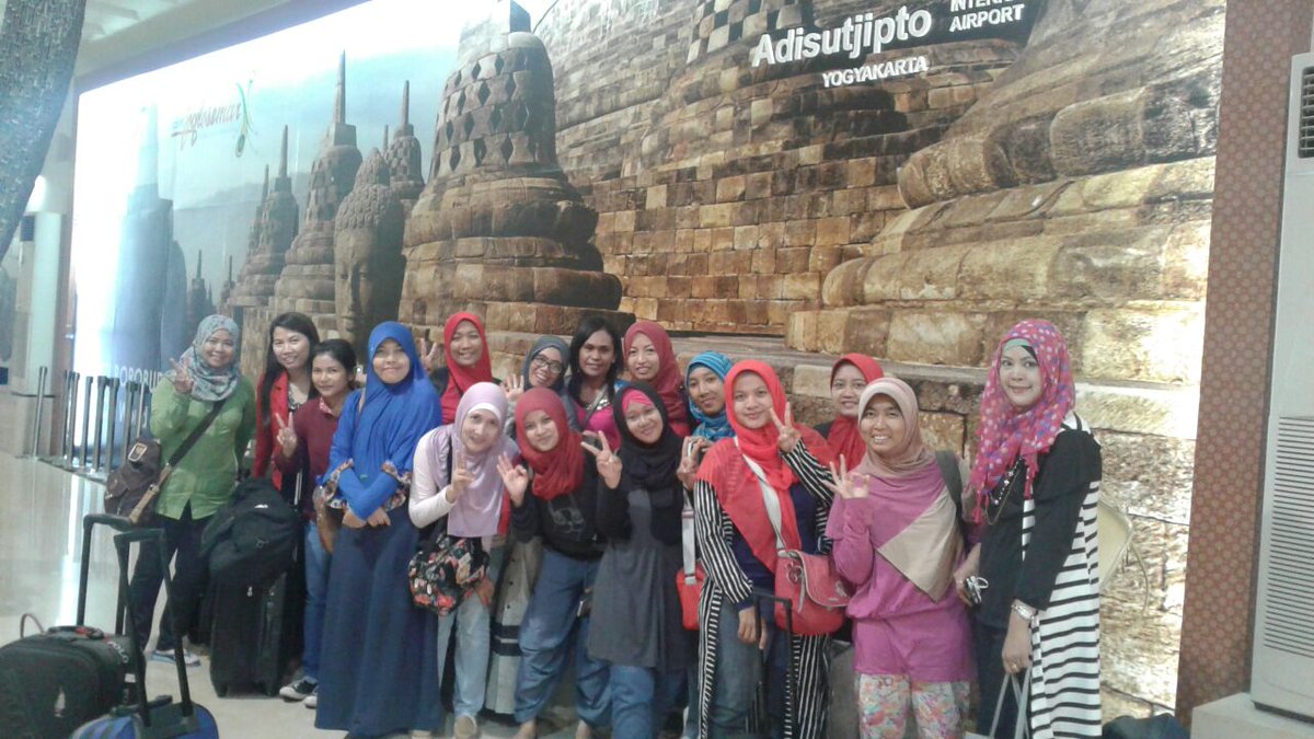 T2h_Okti's tweet image. Alhamdulillah sudah sampai yogyakarta #emak2blogger #momblogger #temubundasgm #funblogging #semangatngeblog #momambassador #mombassador