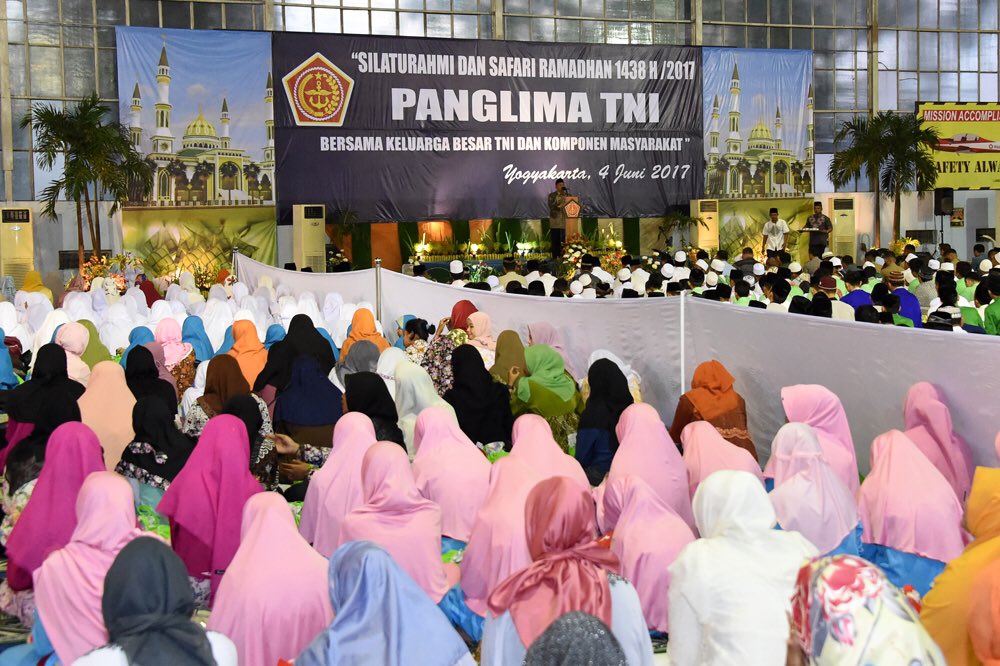 Panglima TNI : Bersedekah Itu Tidak Perlu Menunggu Banyak Harta

👉🏻tni.mil.id