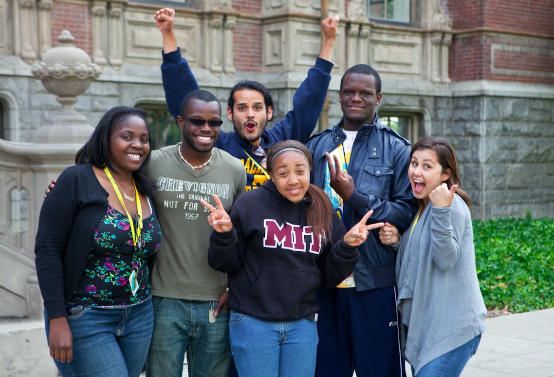 LPFI is #hiring Residential Advisors for SMASH 2017! Apply today: ow.ly/1zNQ307xA3u #summerjobs