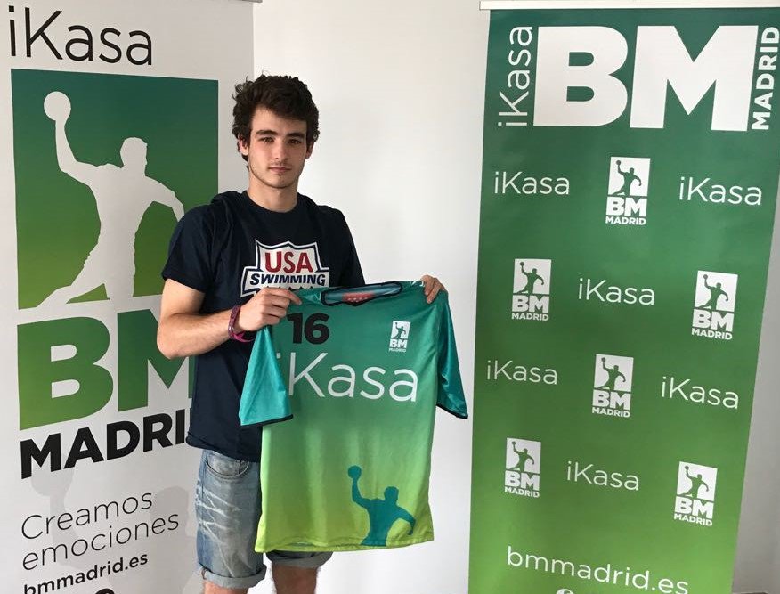 DHP|📝Comunicado Oficial 
ALTAS-BAJAS 17/18
Paso a la generación del 98
<a href="/21jaimegallardo/">Jaime Gallardo</a> @a_olivares13 <a href="/gon_feijoo10/">gonzalo feijoó</a> 
fb.me/38IggEXUv