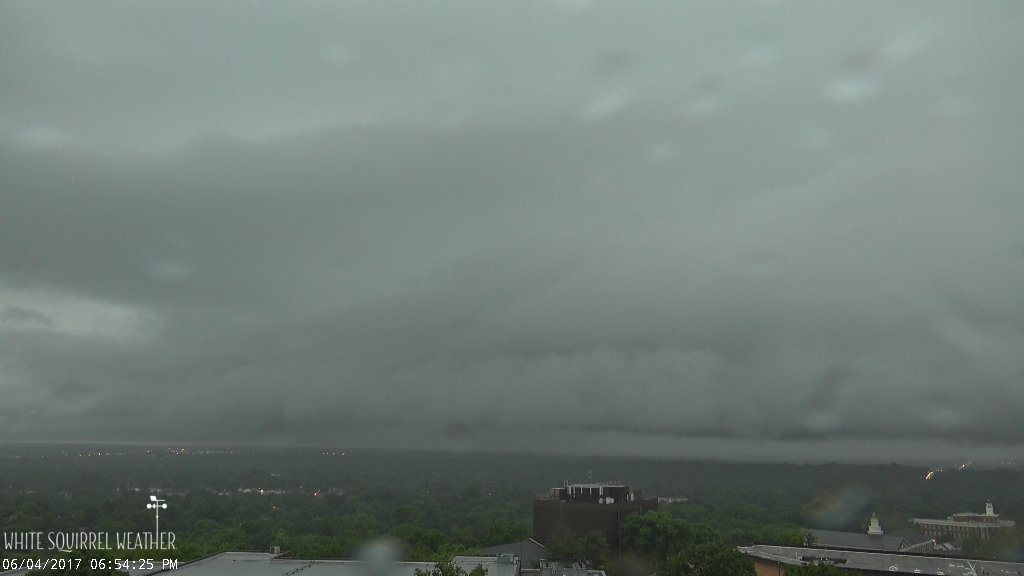 WKUweather's tweet image. Nice shelf cloud moving through #WKU right now.