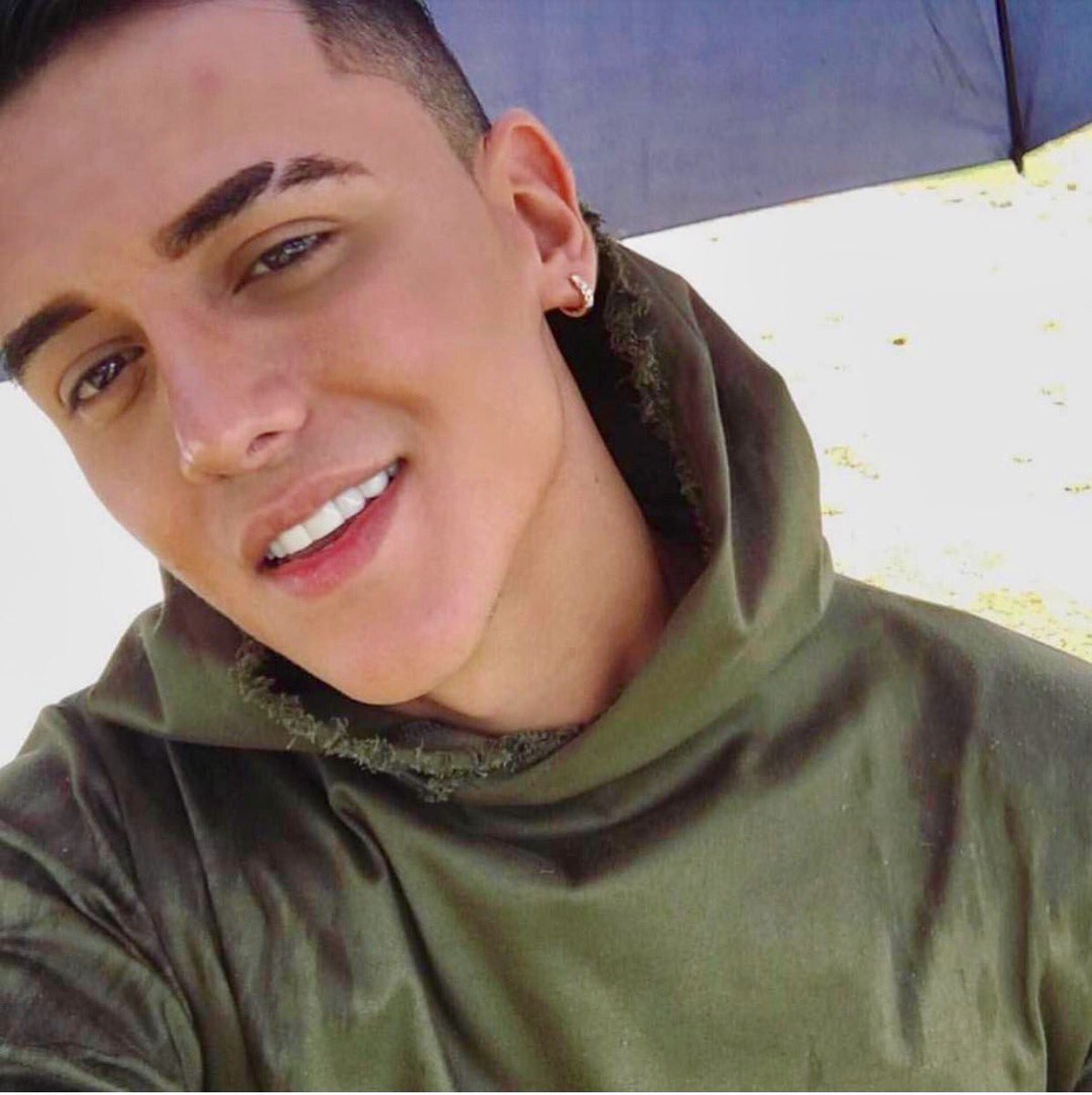 KEVINROLDAN's tweet photo. Mami te extraño 😍 https://t.co/s4uTTMVFMx