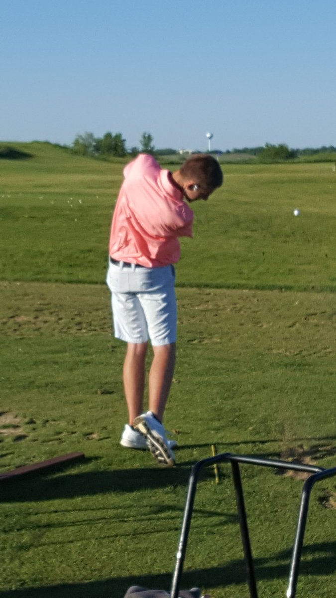 ChiltonGolf's tweet photo. Getting a little practice in before tomorrow. #chsgolf #1shot@atime #wiaagolf #buggy https://t.co/06AJMX71VA