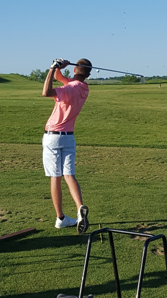 ChiltonGolf's tweet photo. Getting a little practice in before tomorrow. #chsgolf #1shot@atime #wiaagolf #buggy https://t.co/06AJMX71VA